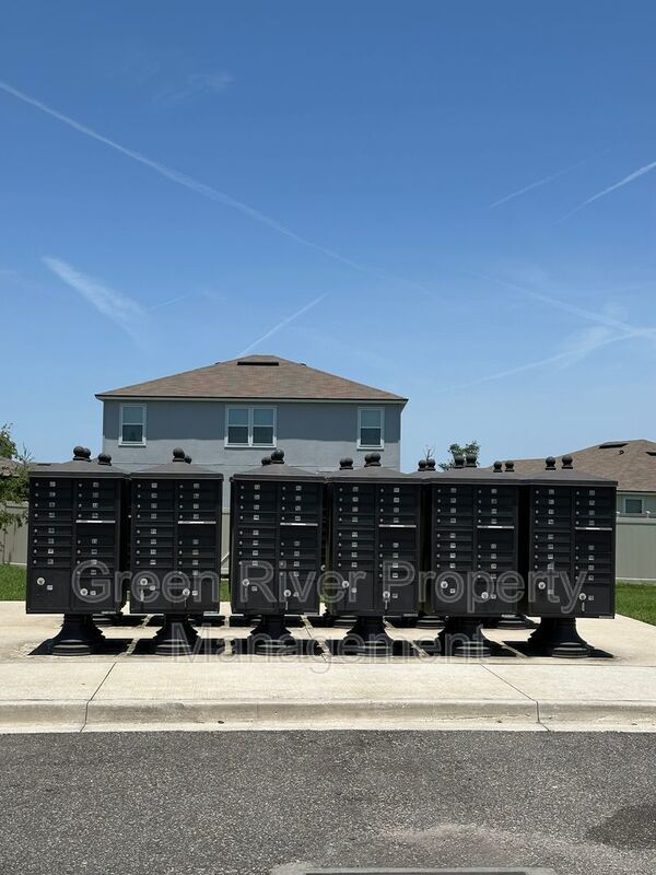 Warm Modern Living Steps from Spring Park—A Five-Bed Beauty with Space for Everyone!! property image