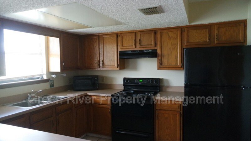 Adorable 3 bed 2 bath with open floor plan! property image