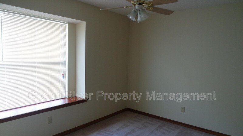 Adorable 3 bed 2 bath with open floor plan! property image