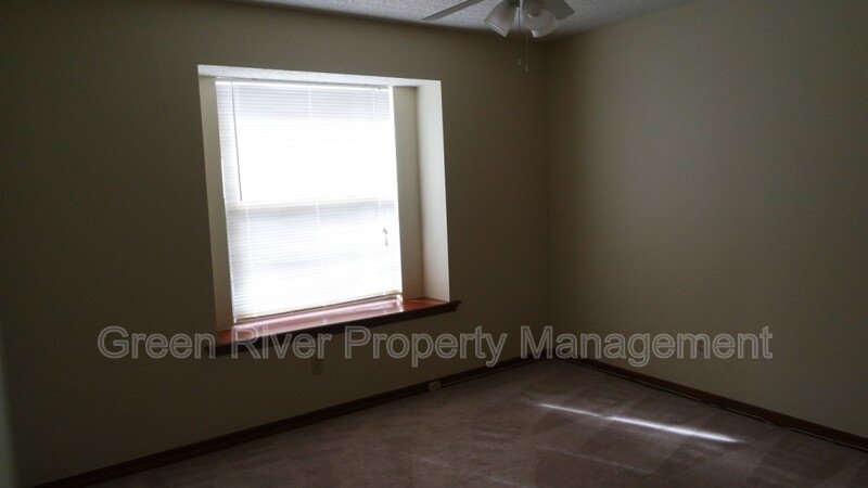 Adorable 3 bed 2 bath with open floor plan! property image