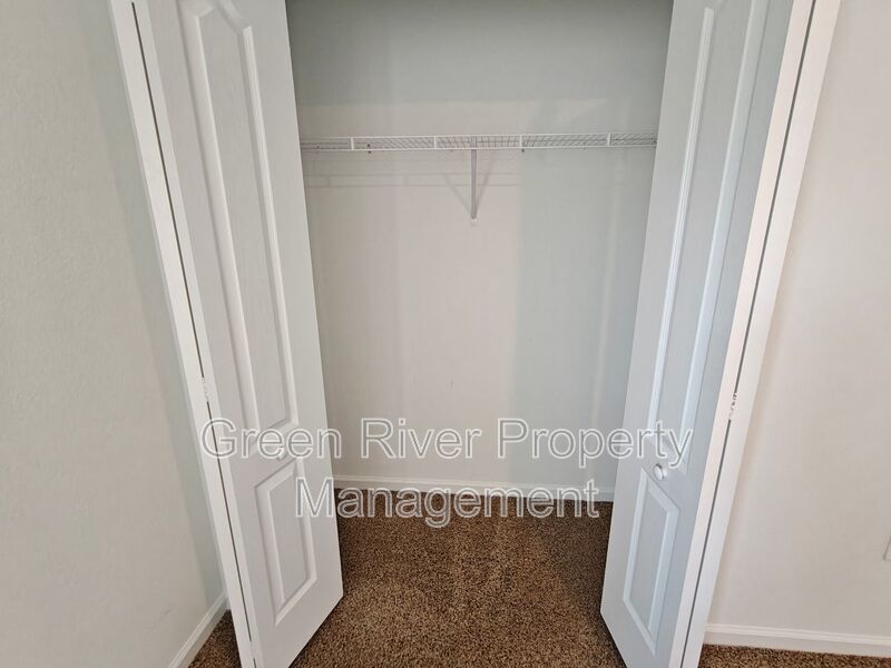 3 Bedroom Townhome with Open Floor Plan, Patio & Modern Finishes!! property image