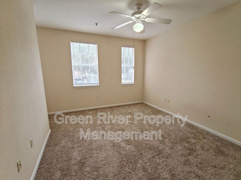 Beautiful 3 Bedroom, 2 Bathroom Townhome with Garage – Pet Friendly! property image