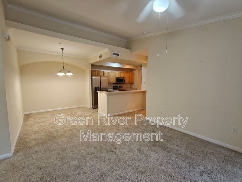 Beautiful 3 Bedroom, 2 Bathroom Townhome with Garage – Pet Friendly! property image