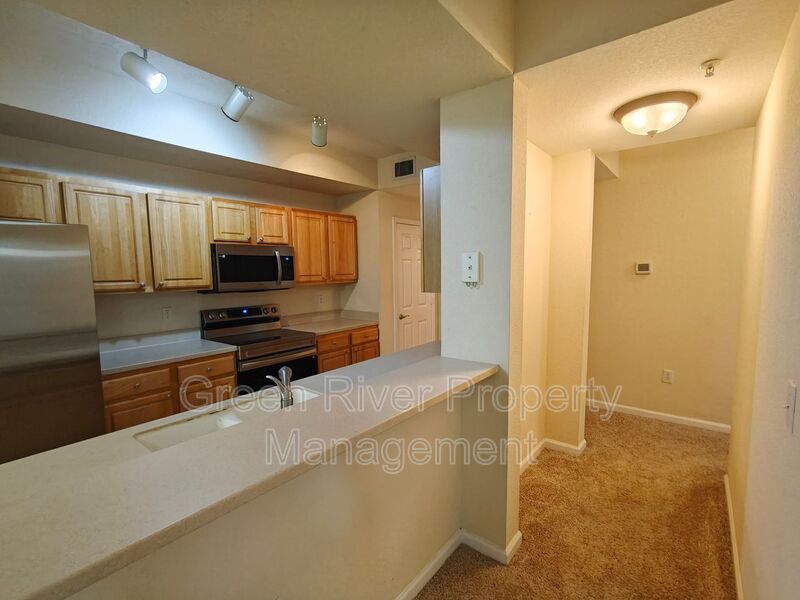 Beautiful 3 Bedroom, 2 Bathroom Townhome with Garage – Pet Friendly! property image
