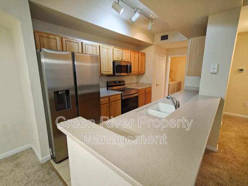 Beautiful 3 Bedroom, 2 Bathroom Townhome with Garage – Pet Friendly! property image