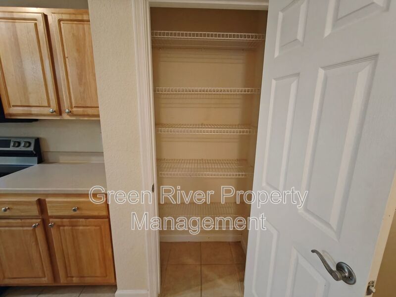 Beautiful 3 Bedroom, 2 Bathroom Townhome with Garage – Pet Friendly! property image