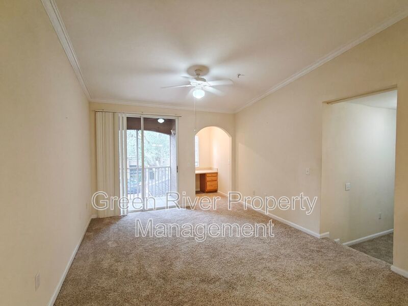 Beautiful 3 Bedroom, 2 Bathroom Townhome with Garage – Pet Friendly! property image