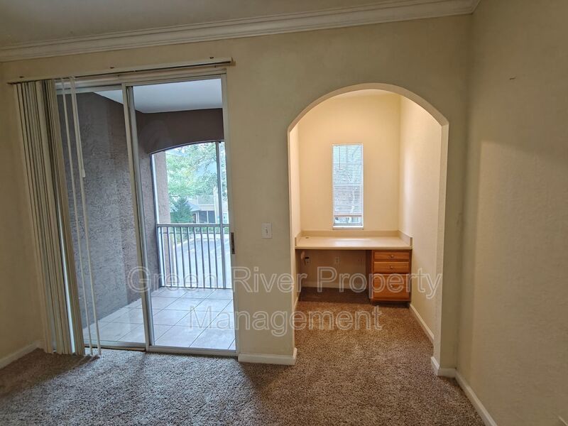 Beautiful 3 Bedroom, 2 Bathroom Townhome with Garage – Pet Friendly! property image