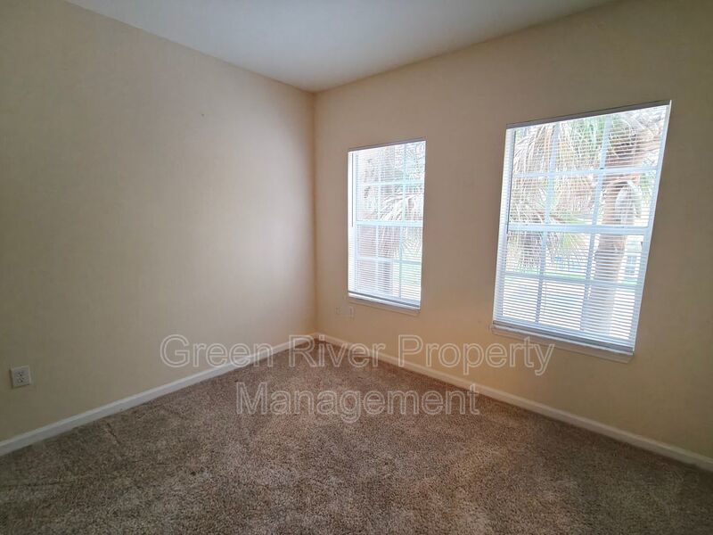 Beautiful 3 Bedroom, 2 Bathroom Townhome with Garage – Pet Friendly! property image