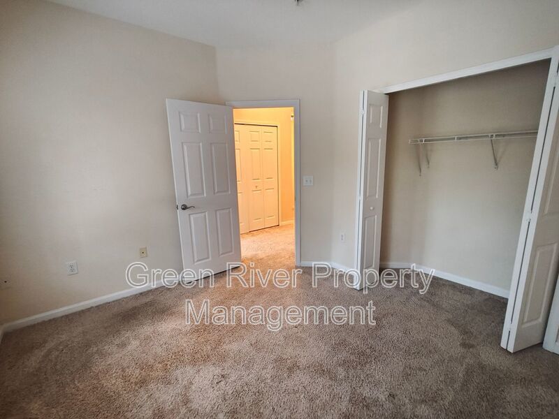 Beautiful 3 Bedroom, 2 Bathroom Townhome with Garage – Pet Friendly! property image