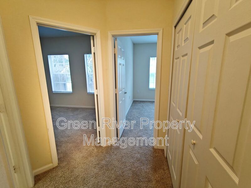 Beautiful 3 Bedroom, 2 Bathroom Townhome with Garage – Pet Friendly! property image