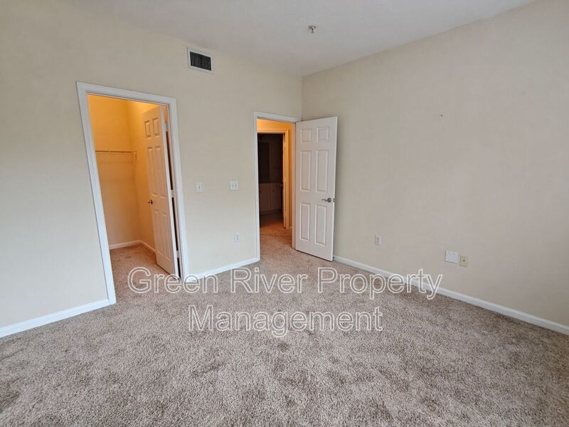 Beautiful 3 Bedroom, 2 Bathroom Townhome with Garage – Pet Friendly! property image