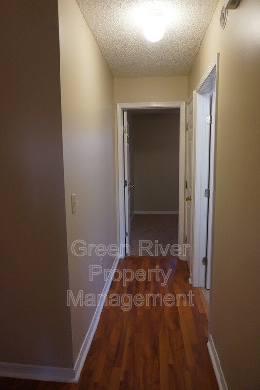 Beautiful 3 bedroom 2 bath Just waiting for you to call Home! property image