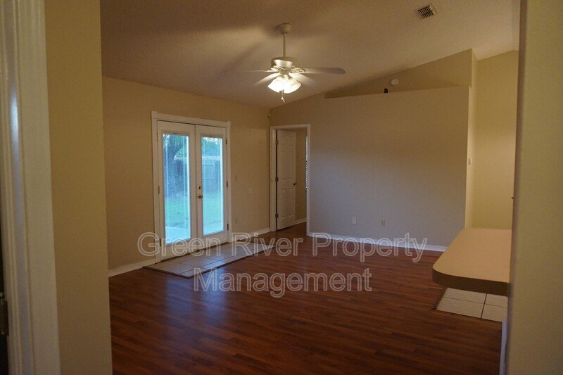 Beautiful 3 bedroom 2 bath Just waiting for you to call Home! property image