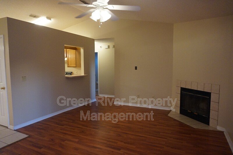 Beautiful 3 bedroom 2 bath Just waiting for you to call Home! property image