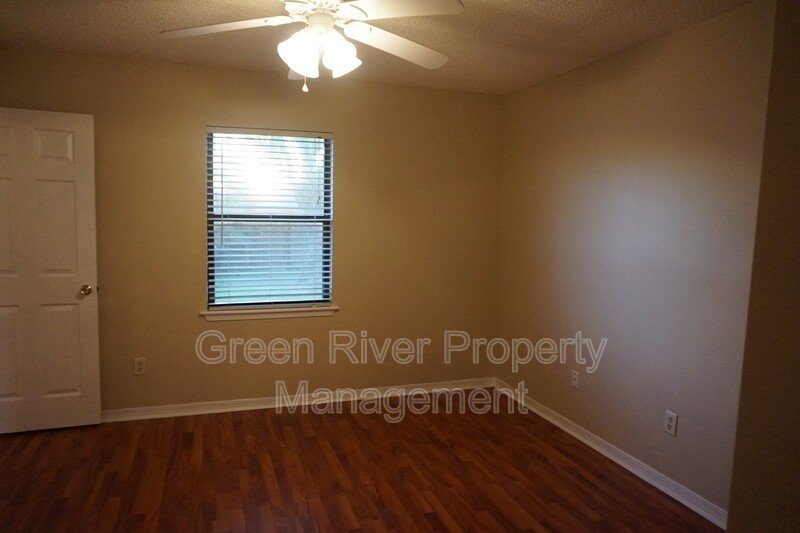 Beautiful 3 bedroom 2 bath Just waiting for you to call Home! property image