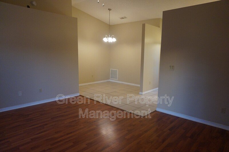 Beautiful 3 bedroom 2 bath Just waiting for you to call Home! property image