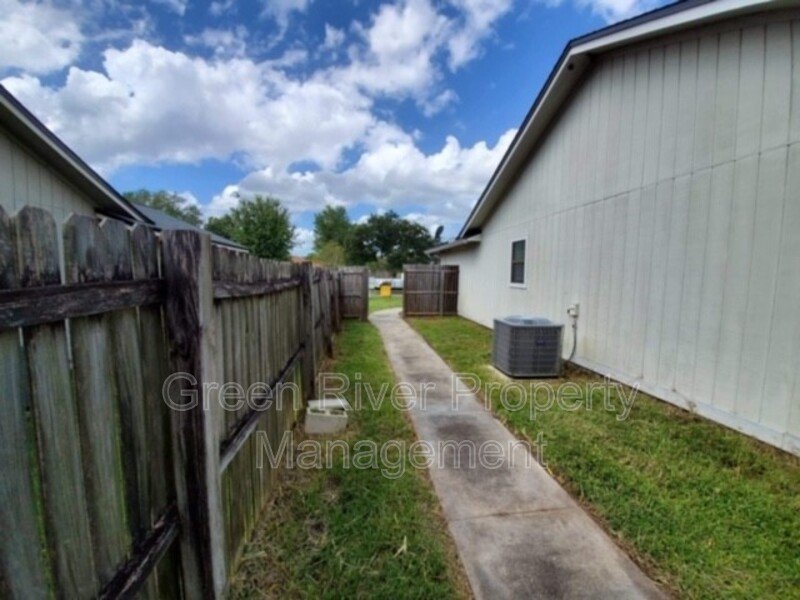 Beautiful 3 bedroom 2 bath Just waiting for you to call Home! property image