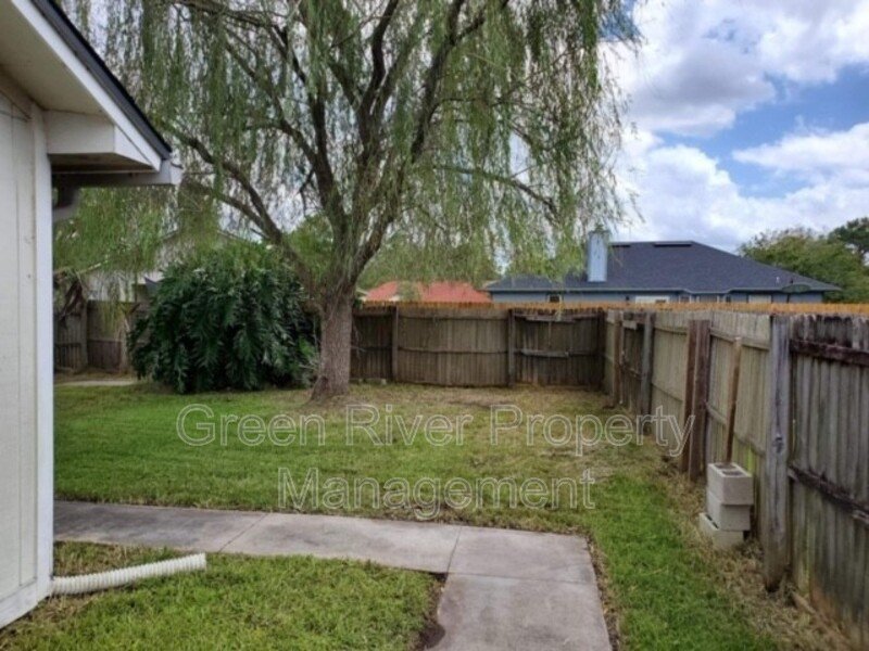 Beautiful 3 bedroom 2 bath Just waiting for you to call Home! property image