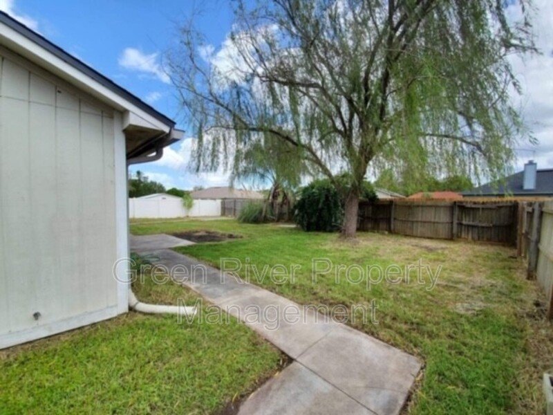 Beautiful 3 bedroom 2 bath Just waiting for you to call Home! property image