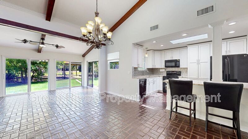 Waterfront Luxury Living – 4 Bed / 3 Bath – Over 2,600 Sq Ft property image