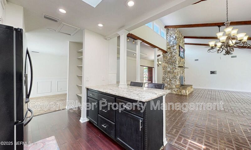 Waterfront Luxury Living – 4 Bed / 3 Bath – Over 2,600 Sq Ft property image