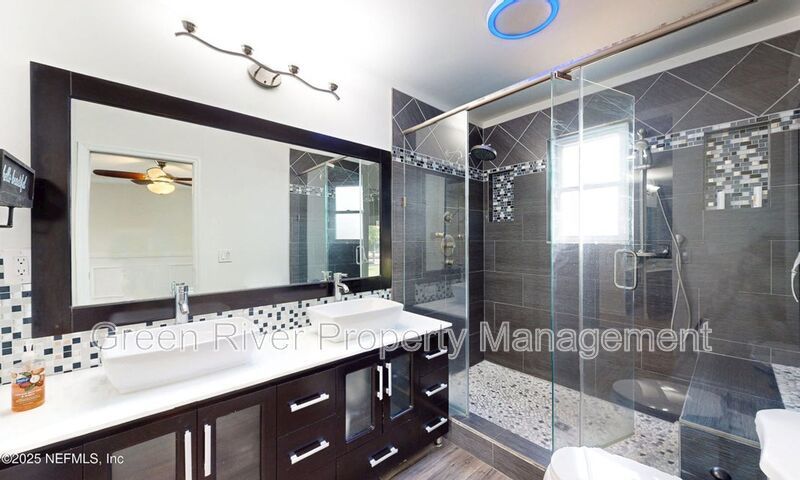 Waterfront Luxury Living – 4 Bed / 3 Bath – Over 2,600 Sq Ft property image