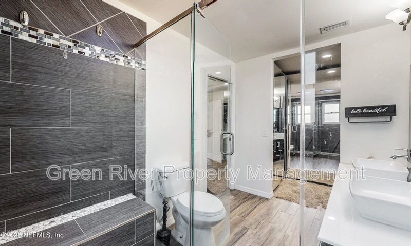 Waterfront Luxury Living – 4 Bed / 3 Bath – Over 2,600 Sq Ft property image