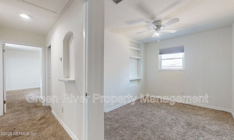 Waterfront Luxury Living – 4 Bed / 3 Bath – Over 2,600 Sq Ft property image