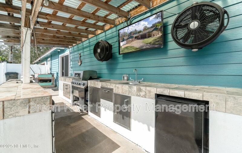 Waterfront Luxury Living – 4 Bed / 3 Bath – Over 2,600 Sq Ft property image