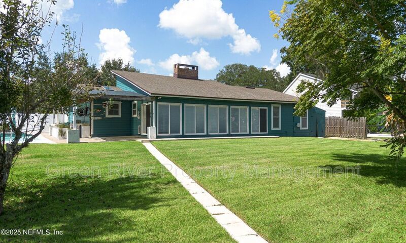 Waterfront Luxury Living – 4 Bed / 3 Bath – Over 2,600 Sq Ft property image