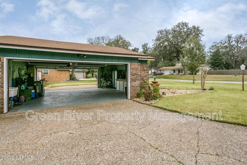 Waterfront Luxury Living – 4 Bed / 3 Bath – Over 2,600 Sq Ft property image