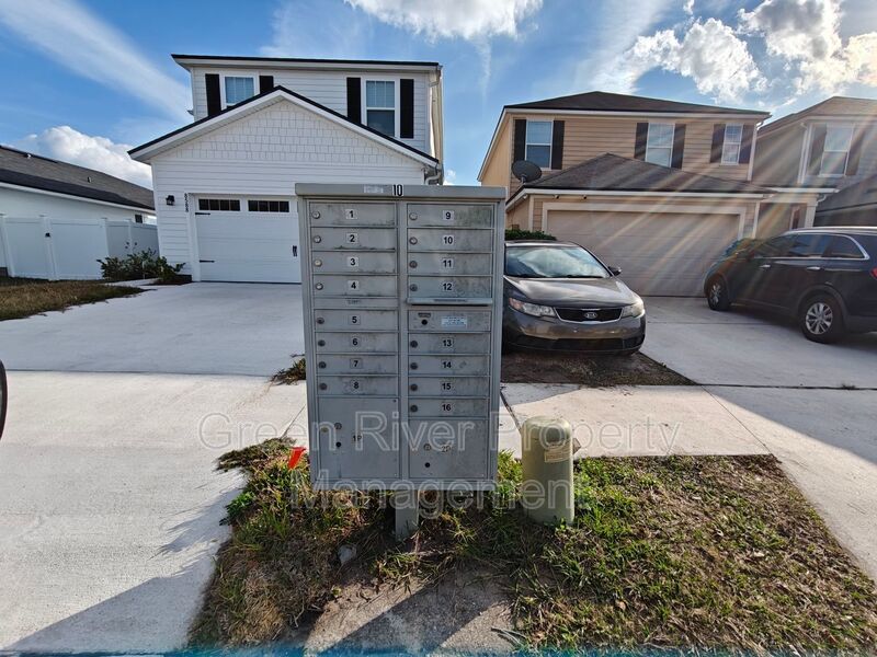 Spacious 3 Bedroom/2.5 Bathroom Two-Story Home with Garage & Fenced Yard property image