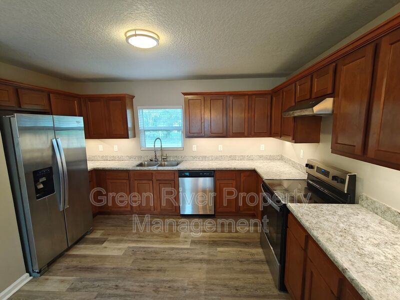 Charming 3-Bedroom Home with Spacious Yard property image