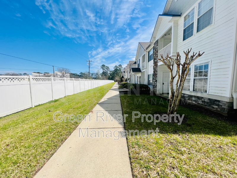 Chic 1-Bed Condo with Resort-Style Amenities & Pet-Friendly Perks in Fleming Island! property image