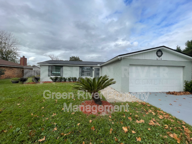 Your 4 bedroom 2 bath Orange Park Dream Home Awaits! property image