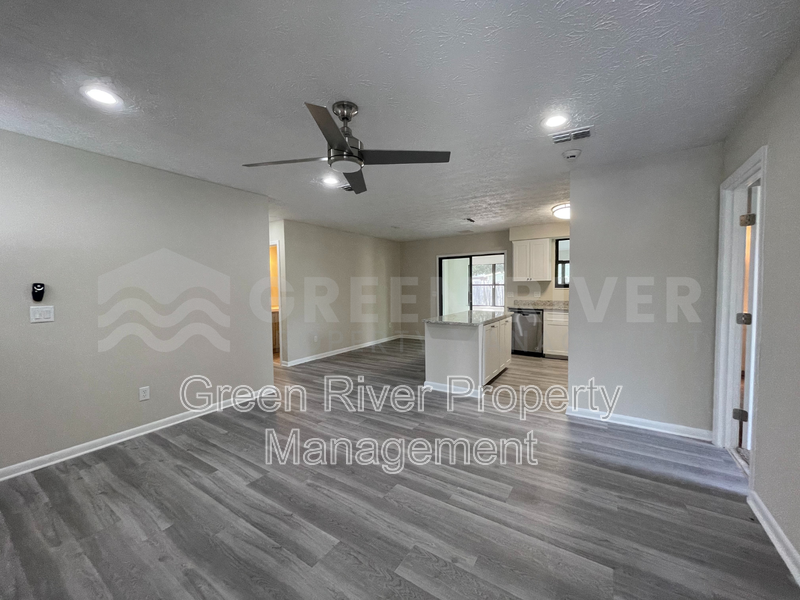 Your 4 bedroom 2 bath Orange Park Dream Home Awaits! property image