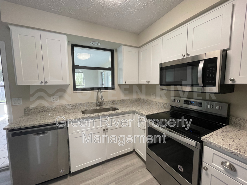 Your 4 bedroom 2 bath Orange Park Dream Home Awaits! property image