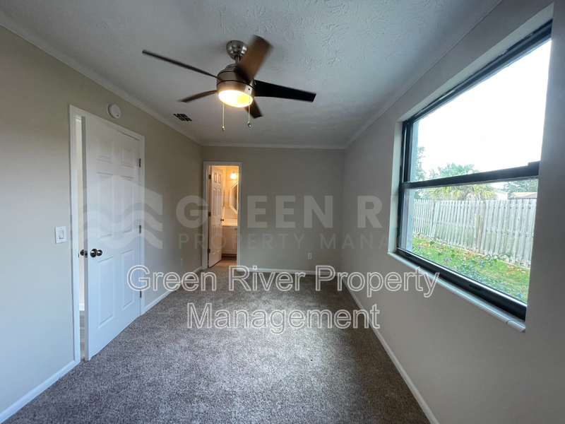 Your 4 bedroom 2 bath Orange Park Dream Home Awaits! property image
