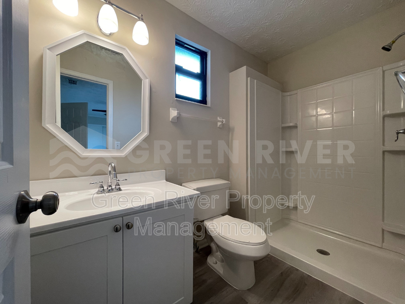 Your 4 bedroom 2 bath Orange Park Dream Home Awaits! property image