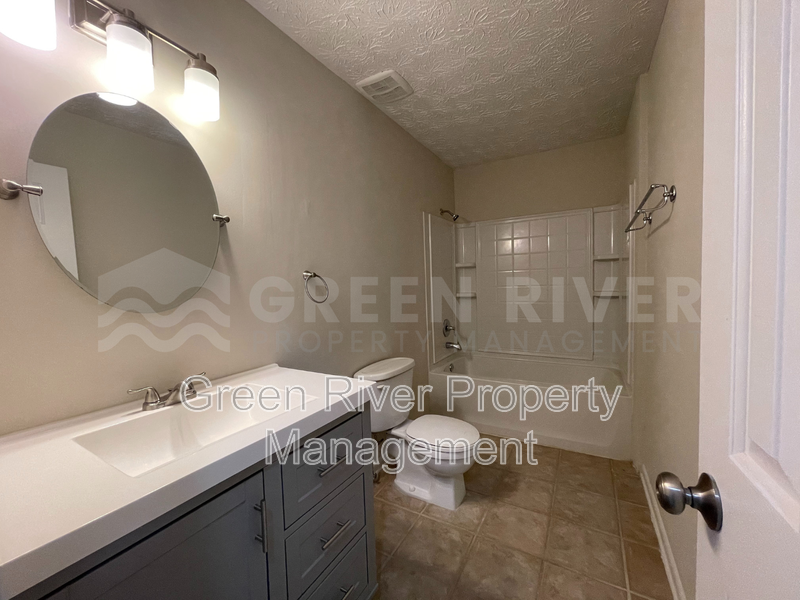 Your 4 bedroom 2 bath Orange Park Dream Home Awaits! property image