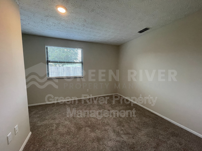 Your 4 bedroom 2 bath Orange Park Dream Home Awaits! property image