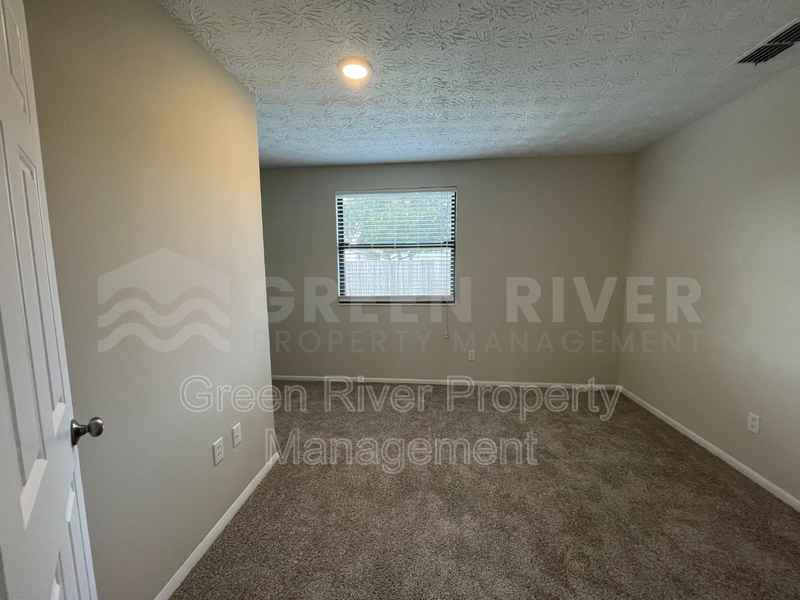 Your 4 bedroom 2 bath Orange Park Dream Home Awaits! property image