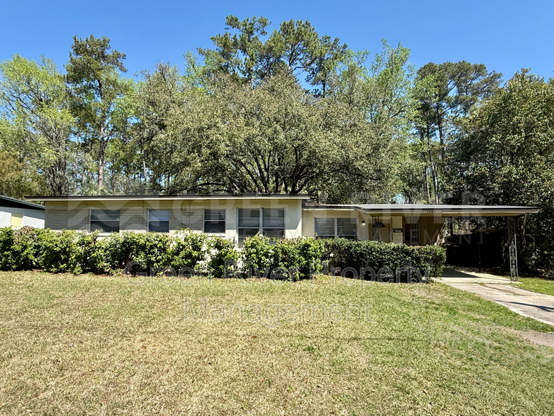 Freshly 3 bedroom, 1.5 bath Updated Westside Charmer  - New Carpet, Fresh Paint & Big Fenced Backyard property image