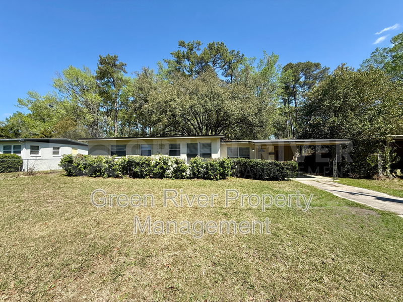 Freshly 3 bedroom, 1.5 bath Updated Westside Charmer  - New Carpet, Fresh Paint & Big Fenced Backyard property image