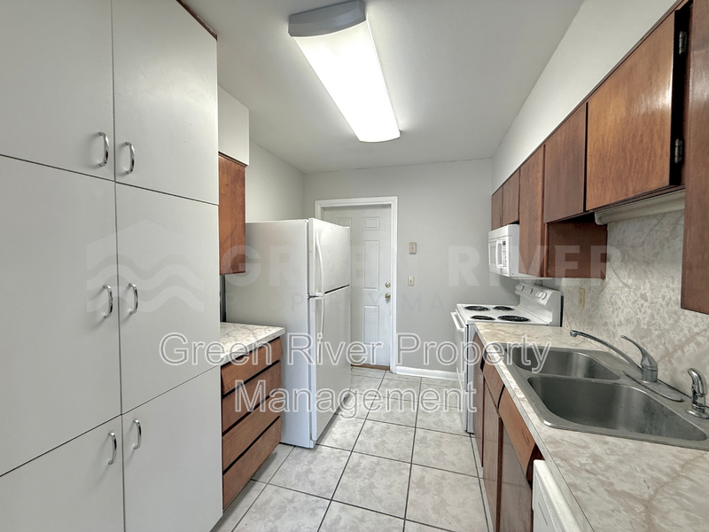 Freshly 3 bedroom, 1.5 bath Updated Westside Charmer  - New Carpet, Fresh Paint & Big Fenced Backyard property image