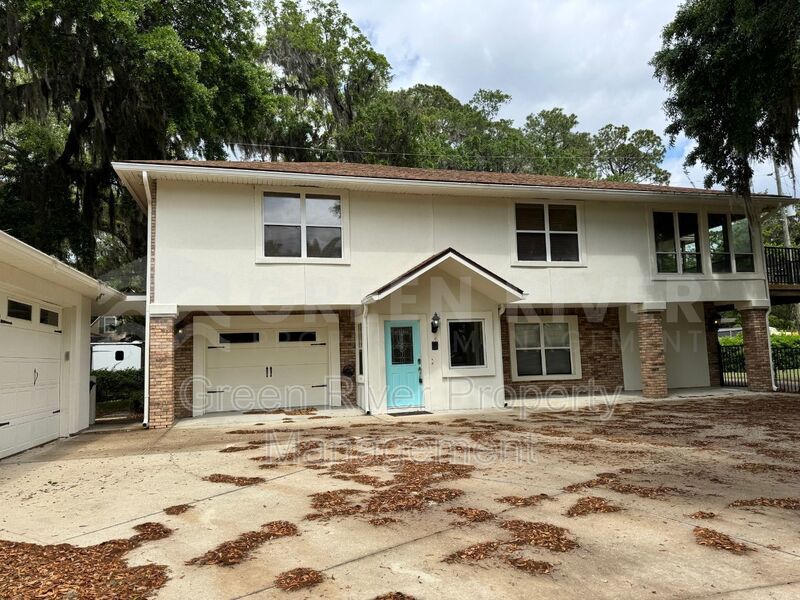 Amazing 4 bedroom home with St Johns River Views Available Now! property image