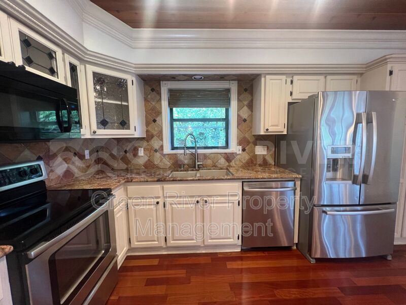 Amazing 4 bedroom home with St Johns River Views Available Now! property image