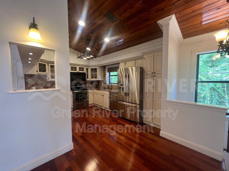 Amazing 4 bedroom home with St Johns River Views Available Now! property image
