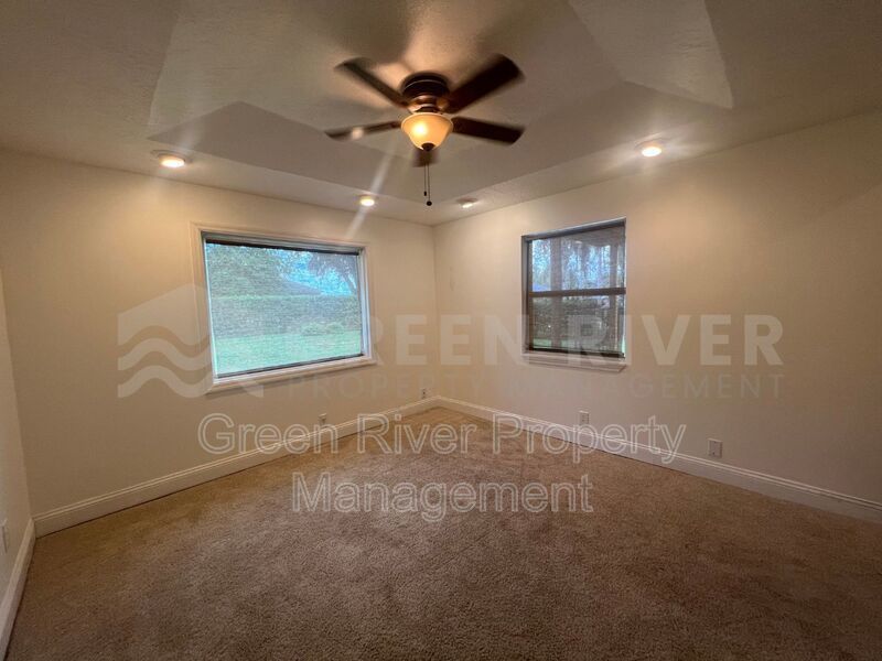 Amazing 4 bedroom home with St Johns River Views Available Now! property image